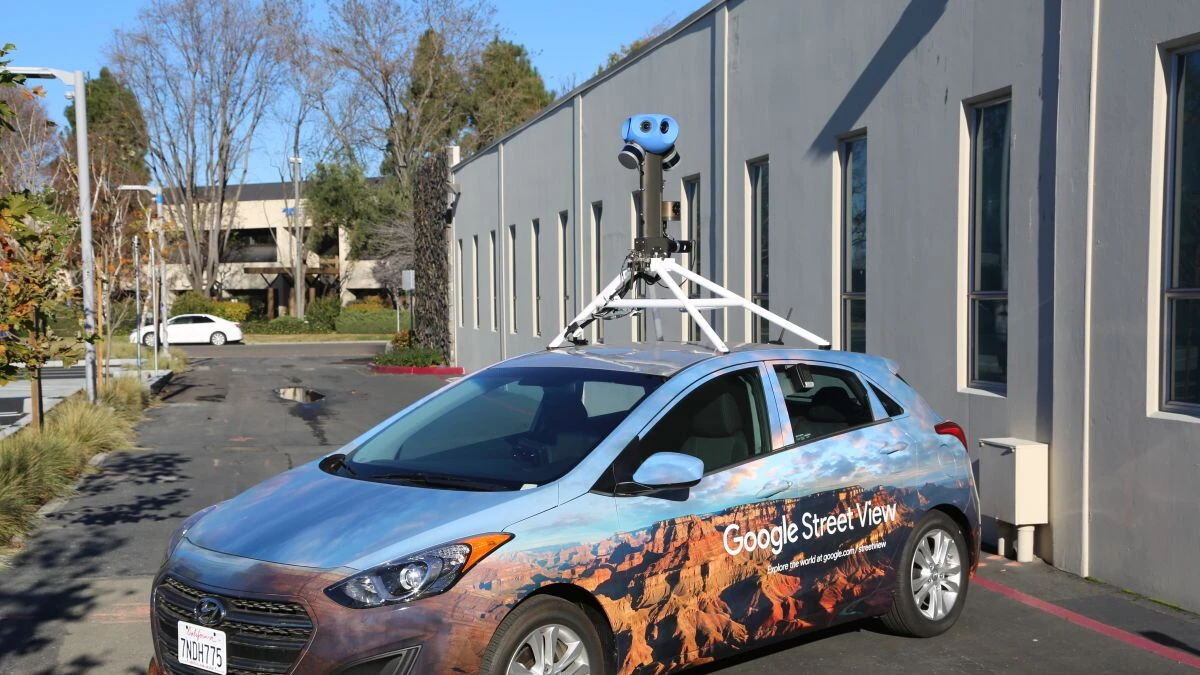 Google street cars use wifi phone tracking